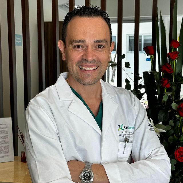 Dr. Fernando Alonso Amaya Aguilar, Ortopedista